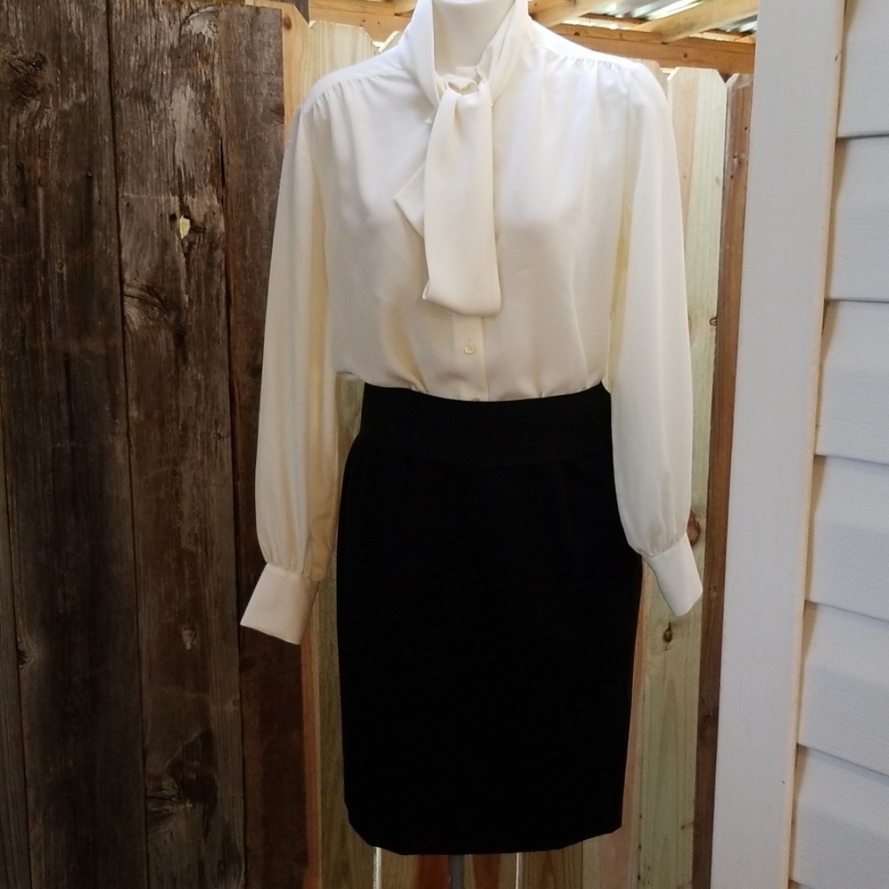 Beautiful classic fully lined pencil skirt 6